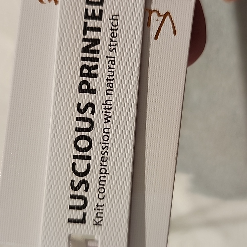 Vila Milano Abstract Patterned Lightweight V-Neck… - image 3